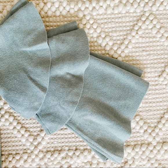 Cropped Ruffle Sweater - Picture 3 of 4